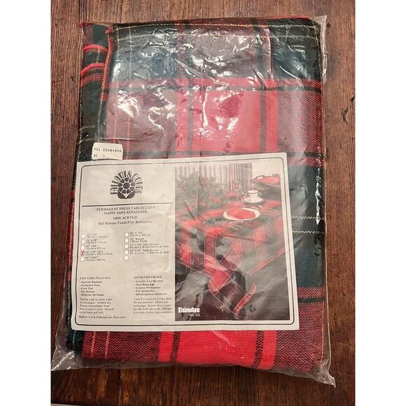 NIP Dundee Plaid Christmas Tablecloth Rectangle 60” x 85" Fallani And Cohn - Picture 1 of 6